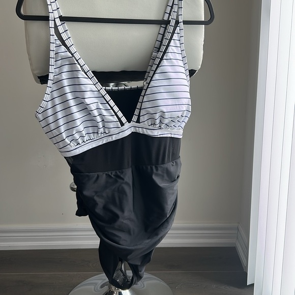 Striped V-neck tummy control one piece monokini with sheer mesh high waist. - Picture 15 of 16